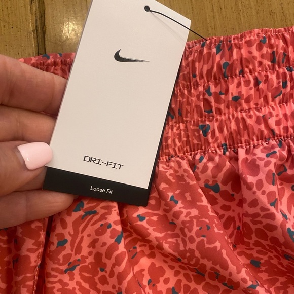 Nike Women’s Training Athletic Lined Shorts New size small - Picture 7 of 12